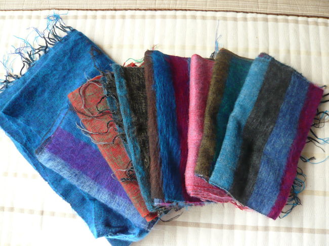 ☆お土産物☆<br />マフラー＆大判のストール　<br />暖かくてめっちゃ安い！！<br />ストール４００円・マフラー1枚約１００円位<br />おススメです♪