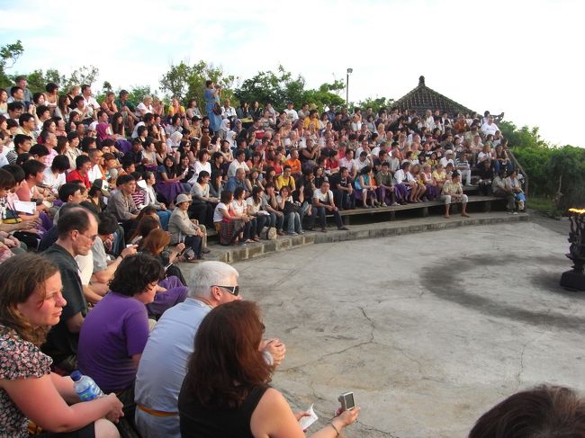 ■ケチャダンス■<br /><br />お客さんも、満杯状態！！