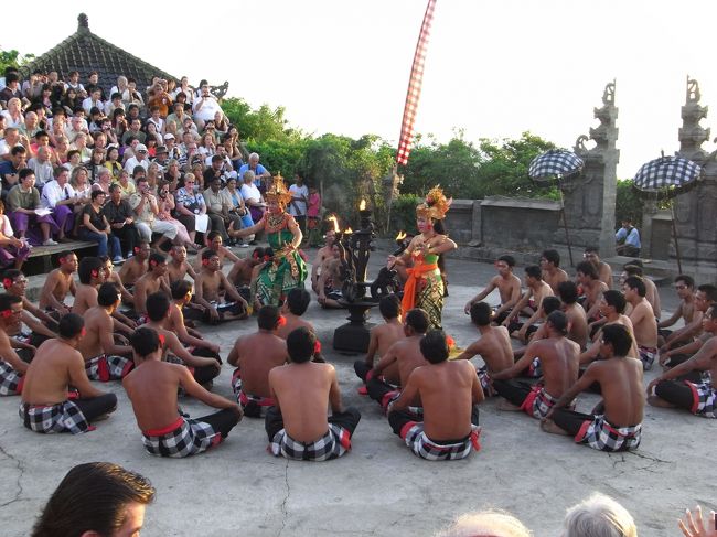 ■ケチャダンス■<br /><br />ラーマ王子とシータ姫が登場！！<br /><br />