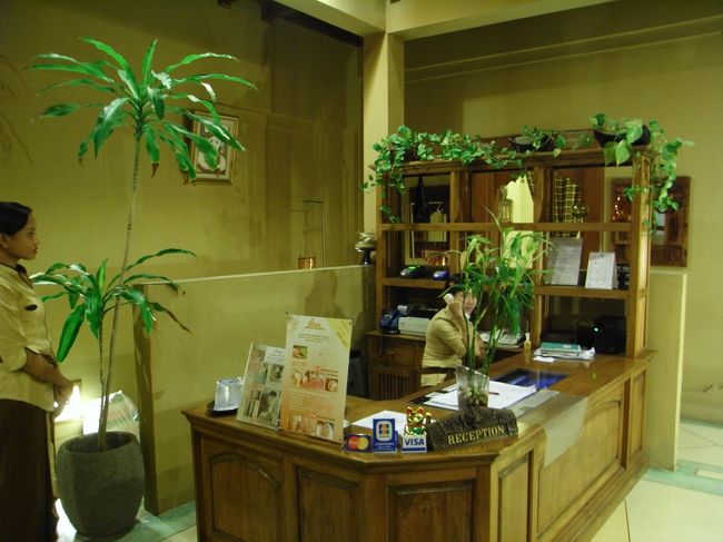 ■デ−ハースパ■<br /><br />フロント。<br /><br />日本語を話せるスタッフが、丁寧に対応してくれる。