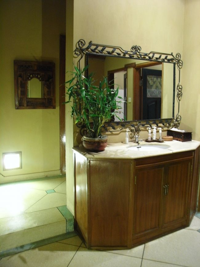 ■デ−ハースパ■<br /><br />う〜ん…<br />やっぱりイタイところがあったって事は、<br />セルちゃんがいるのねぇ…<br /><br />(；≧д≦)<br /><br />２時間半の施術も終わり、洗面所へ…<br /><br />って、そうだった…<br />私、スｯピンだったんだ…。