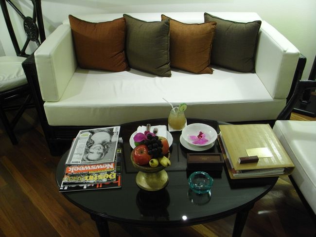 ■インターコンチネンタルバリリゾート■<br /><br />１５時間ぶりのお部屋…<br />疲れたけど、楽しかった〜♪<br /><br />施術後、２時間は食べちゃダメ！！って事なので、<br />まずはソファでくつろぎ、<br />明日は帰国日なので荷造りを始めた…<br /><br />あっという間だったなぁ〜…