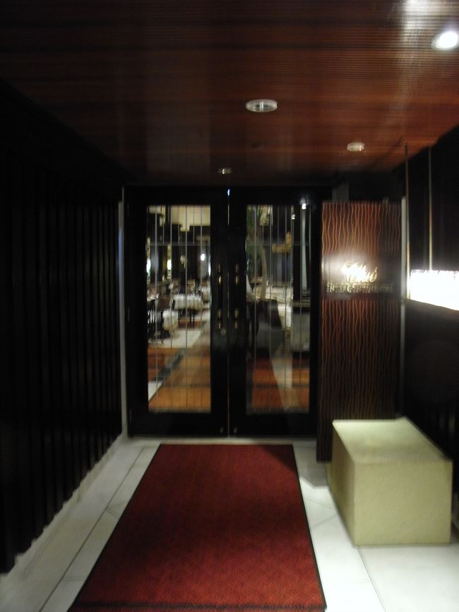 ■クラブラウンジ■<br /><br />ダラダラと荷造りしていると３時間も経っていた！！<br /><br />ヤバッ！！<br />ゴハン食べに行かなくちゃ〜！！！<br /><br />ε=┏(;￣▽￣)┛<br />