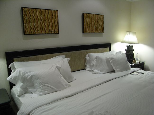 ■インターコンチネンタルバリリゾート■<br /><br />今日はちゃんとお布団に入って寝るぞぉ！！<br />とわざわざ意気込み、<br /><br />朝４時就寝。<br /><br />明日は間違いなく、また寝坊だな♪