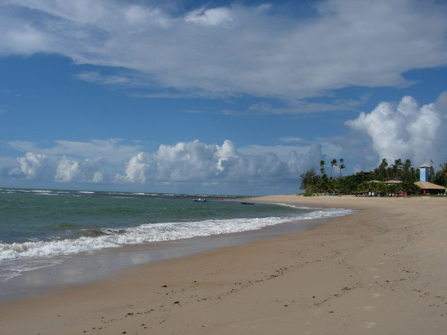 Praia da Espera - Itacimirim  <br />プライア・ド・フォルチから車で10分くらいのところにある、さんご礁に囲まれた穏やかで美しいビーチ、プライア・ダ・エスペラ。<br />他にも河口と海が交わるビーチなど、近郊に素敵な場所がたくさんあります。<br />オフィシャルサイト：http://www.praiadoforte.org.br/<br />参考ブログ：http://rhigashi.blogspot.com/