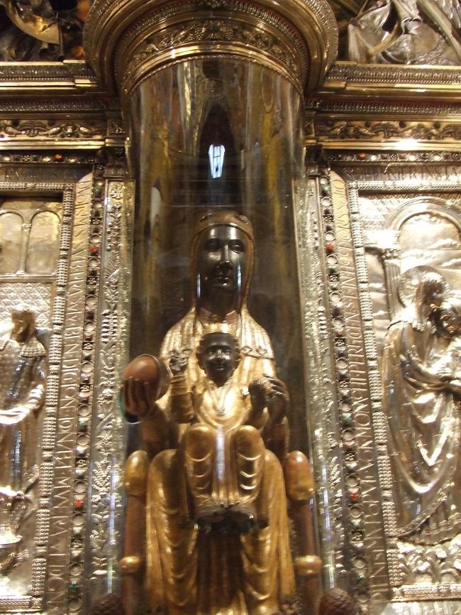 モンセラートの教会にある黒いマリア