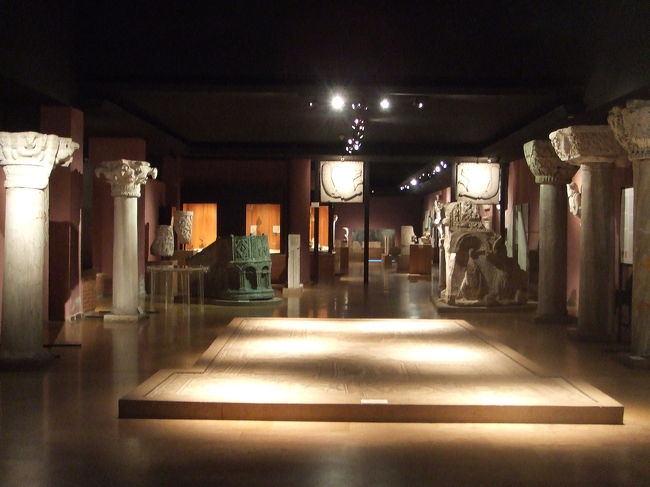 国立考古学博物館は、スゴク広くてざっと見て回るのも2時間くらいはかかります