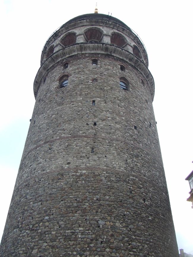 ガラタ塔<br />この上のレストランでランチを食べました。