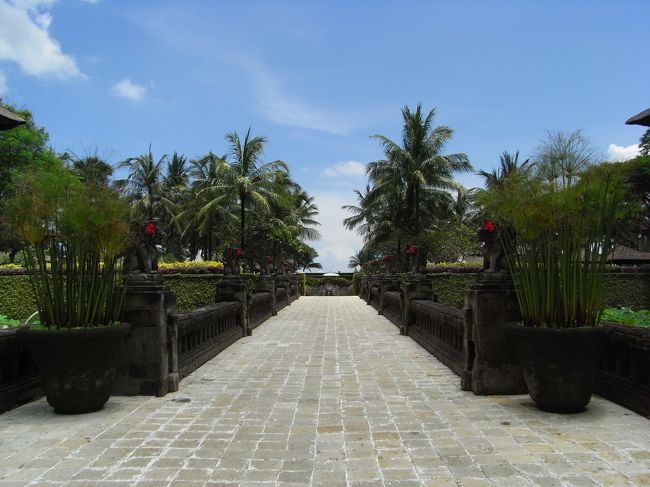 ■ラグーン■<br /><br />ラグーンに掛かる、橋。<br /><br />このシンメトリーな光景が、大好き♪