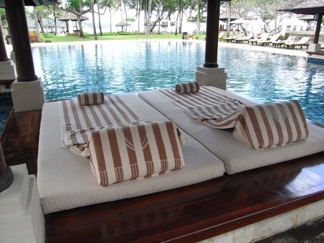 ■クラブプール■<br /><br />メインプールやビーチとも少し離れているので、<br />喧騒もなく、ノンビリと過ごせる…