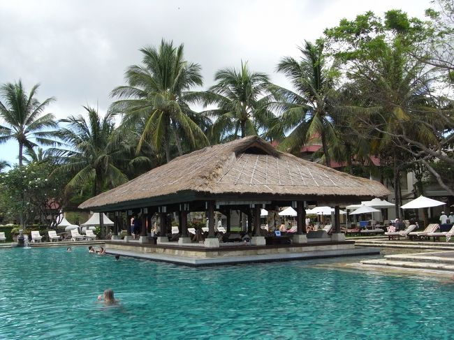 ■メインプール■<br /><br />JG's　バーの反対にある、休憩所。<br /><br />利用してナイから、わかんないケド（笑）<br />