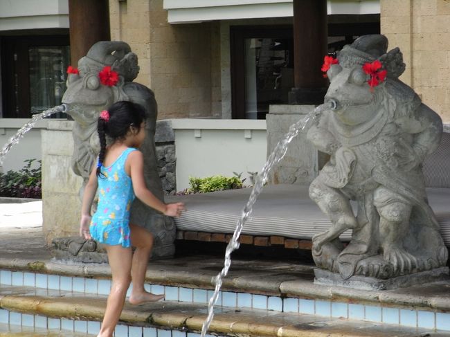 ■子供用プール■<br /><br />カエルも女の子もカワイイなぁ♪