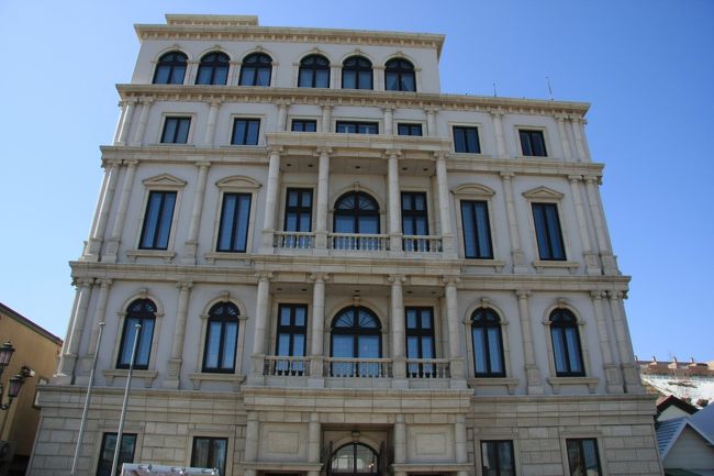 １１：２８　北一ヴェネツィア美術館<br /><br />中に入るといきなりゴージャスなベネツィアンゴンドラどかーん！シャンデリアどどーん！！って感じの豪華絢爛状態。でもあいにく北一ガラスはほとんど全部の施設が館内写真撮影禁止なのです。。