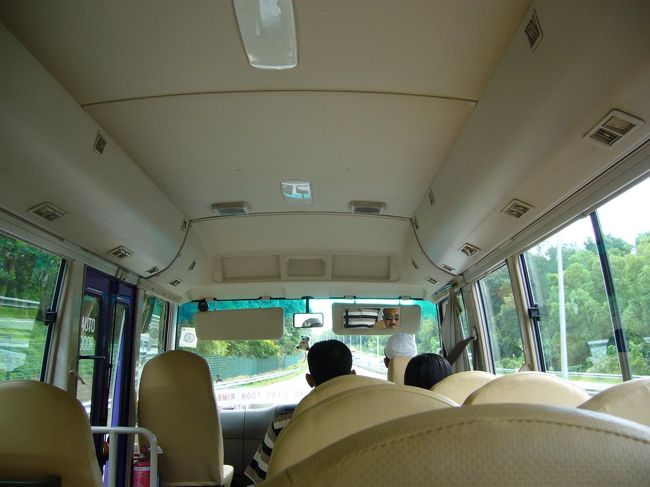 バスの中は、こんな感じ。<br />