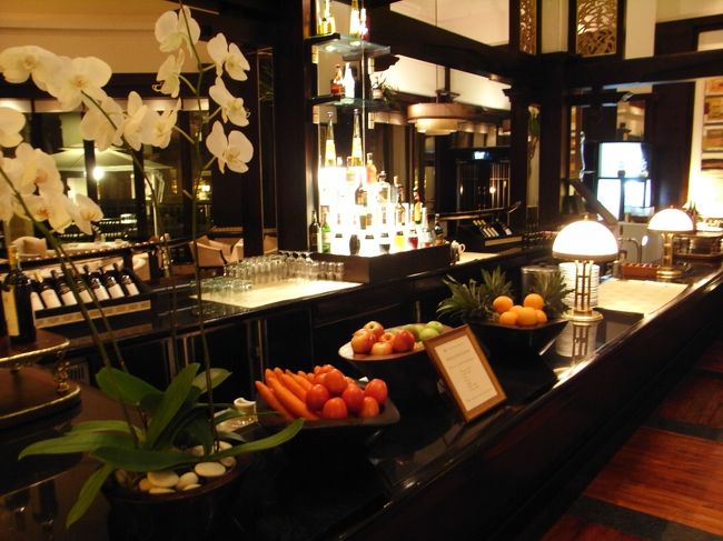 ■クラブラウンジ■<br /><br />中央には、カウンターが！<br />ココで、ドリンクを作ってくれる！！