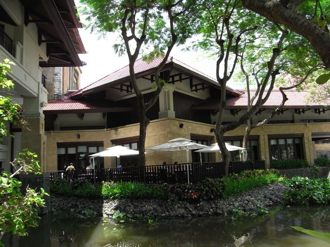 ■クラブラウンジ■<br /><br />小心者の私は、<br />最初に案内されたルートで毎回部屋に戻っていた…<br /><br />おかげで不必要にこのラウンジを<br />毎回出入りしていたらしい…<br />（最終日の最後の最後に、近道を教わった…）<br /><br />今回も同じルートでご案内致しまぁ〜す♪<br /><br />ε＝ヽ(‘ ▽‘)ノ