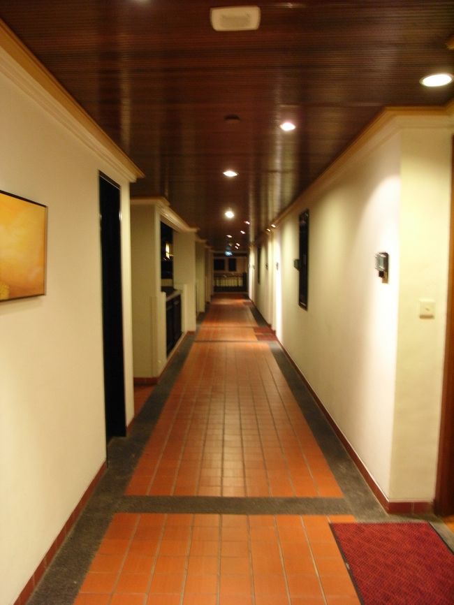 ■クラブルーム■<br /><br />お部屋に続く廊下。<br /><br />