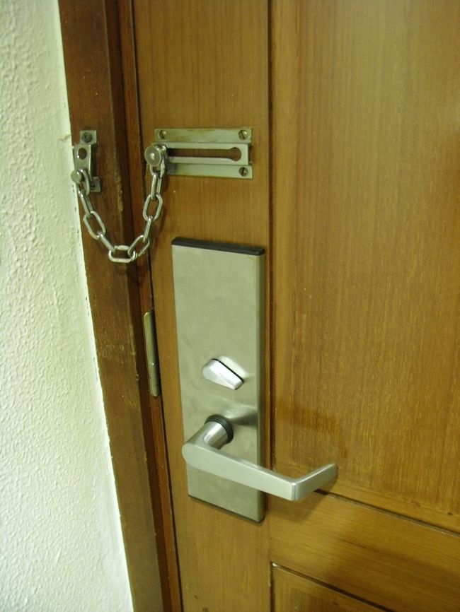 ■部屋■<br /><br />このカギ…<br />チェーンのカギって、久しぶりに見た！！<br /><br />あまり新しくないんだと、この時悟った…