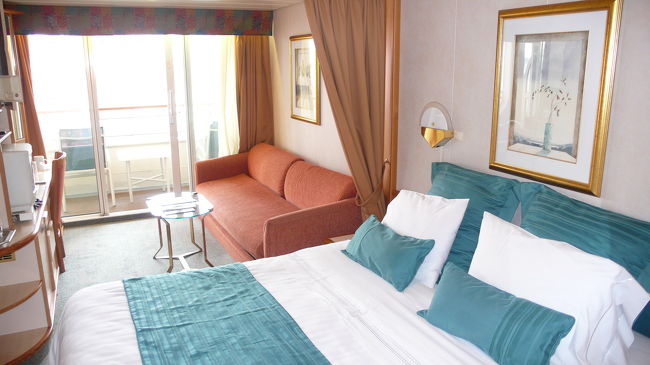 部屋には、乗船後すぐに入室できました。<br />７０４６号室（７階）ツイン、シャワー、バルコニー付ですが、ダブルベッドになっています。<br />ツインベッドに変更依頼、夕食後に実施されました。