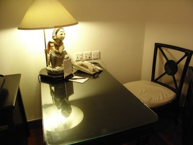 ■部屋■<br /><br />私のお菓子置き場♪<br /><br />別名：デスクとも言う…<br /><br />(★*^艸^*)