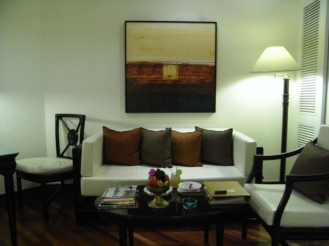 ■部屋■<br /><br />デスクのお隣は、ソファ！<br /><br />