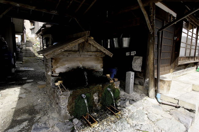 豊富な量の清流が掛け流しの水のみ場があるので、この宿場来る時はミネラルウォーターを持参する必要はありません、むしろ空のペットボトル持参がお勧めです。<br />