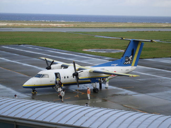 ＲＡＣ874　ＤＨＣ-８-100　ＪＡ8935<br />久米島　949−那覇　1024　（約40分送れ）<br />機長：清水　客室乗務員：松本