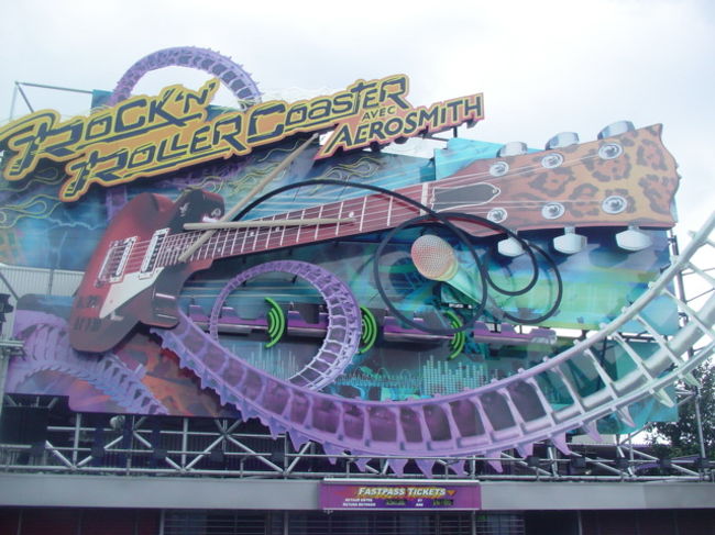 これが噂のロックンロールコースター！<br /><br />ジェットコースターと音楽が好きな人には<br />もってこいのアトラクション！！<br /><br /><br />楽しいですぜ＾＾<br />