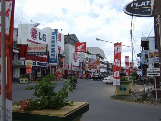 マタラム中心街<br /><br />オランダ植民地時代の名残がありました。