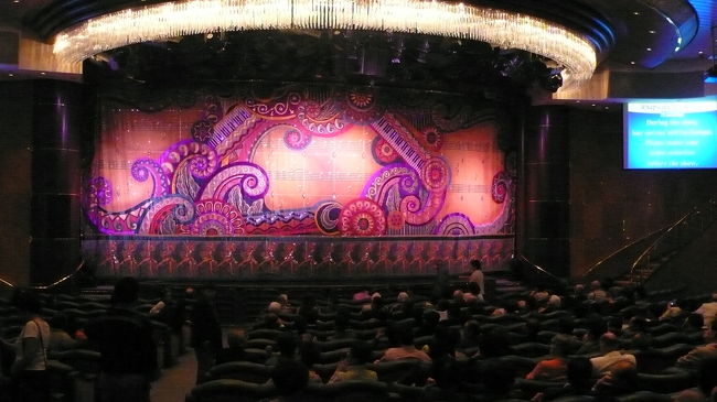 今夜のショウが間もなく開場です。<br />