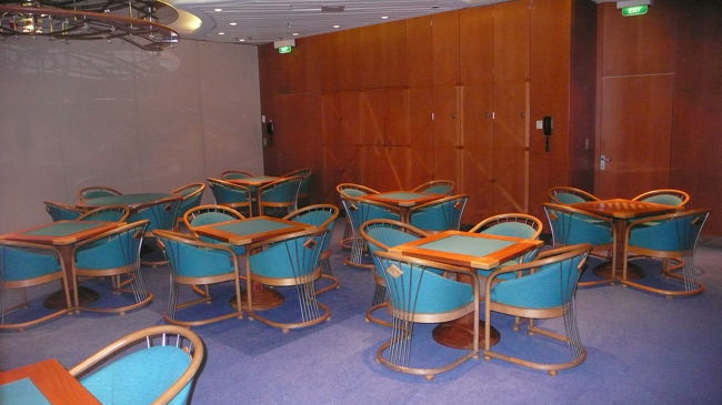 カードとマージャン部屋。<br />利用者の多くは中国人でマージャンをしてた。