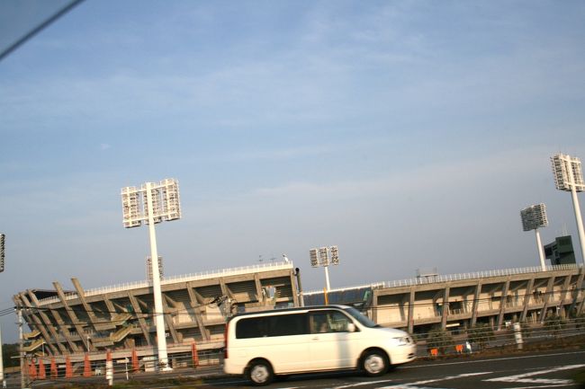 宮崎市＜青島バイパス＞<br /><br />●サンマリンスタジアム宮崎<br />　総天然芝球場 4階　30000人収用  <br />　2008年春季キャンプ：読売巨人軍宮崎キャンプは今年で50年目を迎えました。<br />