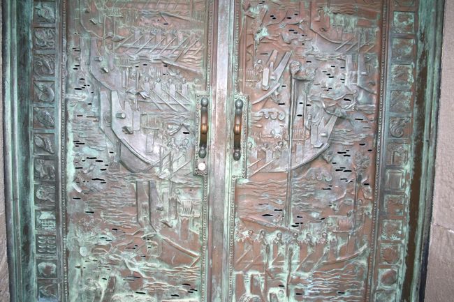 宮崎市＜平和台公園?八紘一宇＞<br /><br />●厳室（いつむろ）<br />　その構図を囲む62の模様は、古事記に記された諸物を物語風に描いているそうです。<br />