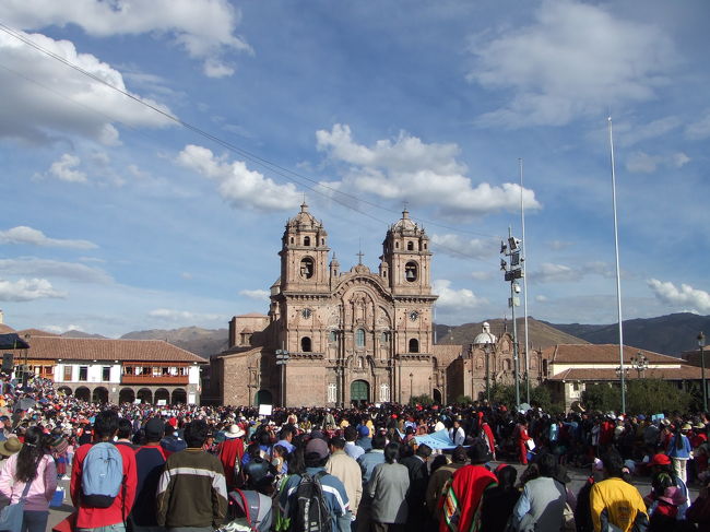 インティ・ライミのお祭りの予行練習（夜中まで続きます）