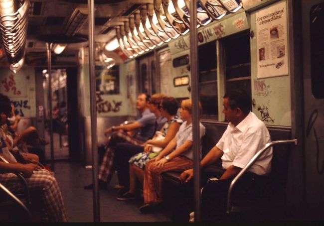 NYのSubwayは暗く汚かった