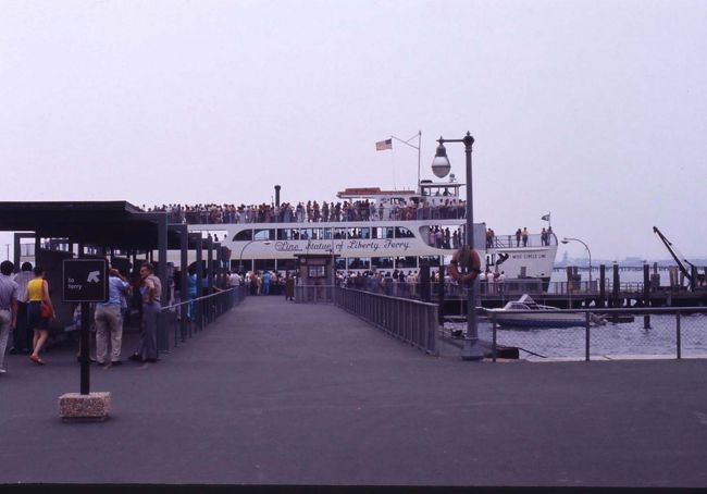 Battery　ParkからFerryでLiberty　Islandへ