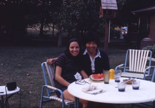 姉のDebbiと庭でBarbecue