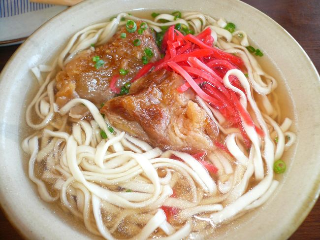 沖縄といえばソーキソバ。<br />国道沿いの有名なお店（中村ソバ？だったかしら･･)<br />おいしかったです。