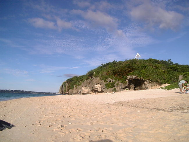 美ら海水族館の近くにあり、車で行ける『瀬底島』。<br />そんなに透明度は高くありませんがのんびりできます。<br />