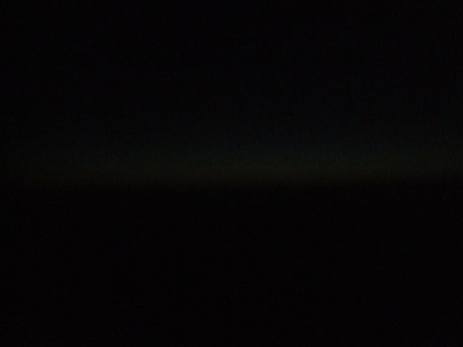 ・シナイ山　<br /><br />２３時にダハブを出発し、２時前にシナイ山に到着。<br />そして、２時間ほど山を登り、山頂へ。<br />けっこう先に登ってた人がいたはずやってんけど、なぜか山頂に着いた時には、１番乗りやった。<br />なわけで、ご来光を拝む最良の場所をゲット♪