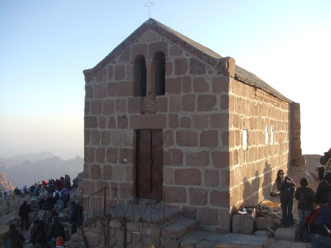 ・シナイ山　<br /><br />山頂にあった建物。<br />鍵が閉まってて、中には入れんかった。