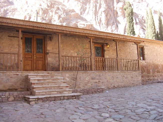 ・聖カトリーナ修道院　<br /><br />右手を上った所。<br />修道院の人達の家？？