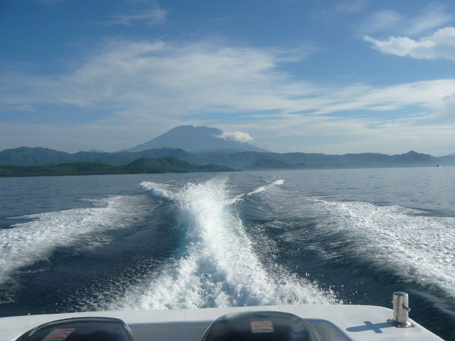 CandidasaよりボートでNusa　Penidaのダイブポイント、Manta Pointまで一時間程。