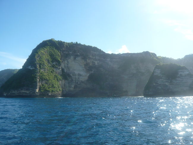 途中に見える島々の断崖絶壁などは絶景です