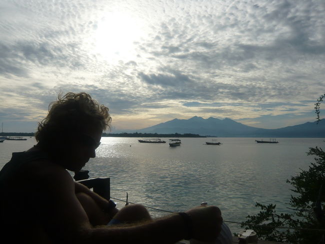 ギリ　トランワンガンの朝焼け