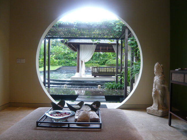 ギリからGili CatでバリのPadang Baiまで戻ります。帰りの飛行機まで時間があるのでSeminyakで３時間のマッサージ。