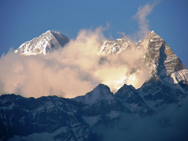 雲も夕日を受けて染まる。