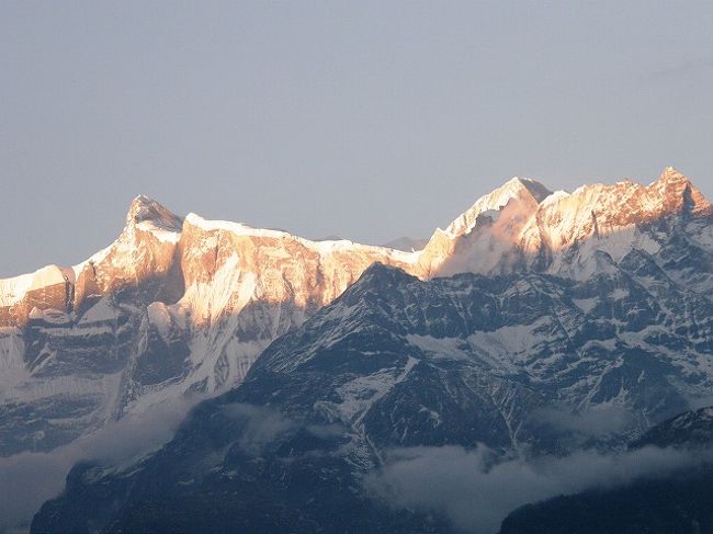名残惜しいアンナプルナ?を<br />夕日は徐々に隠していく。 