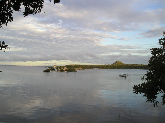 でも、実際に湖と川は同じようなもので、島が切れているところで湖と川が繋がっているのです。<br /><br />
