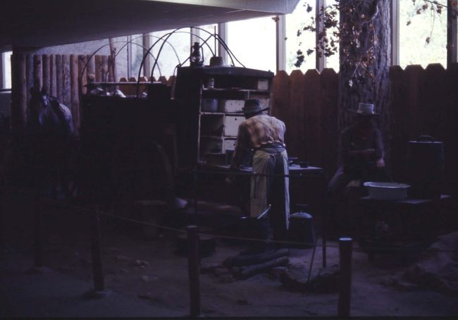 ネイティブアメリカンの生活や幌馬車など展示